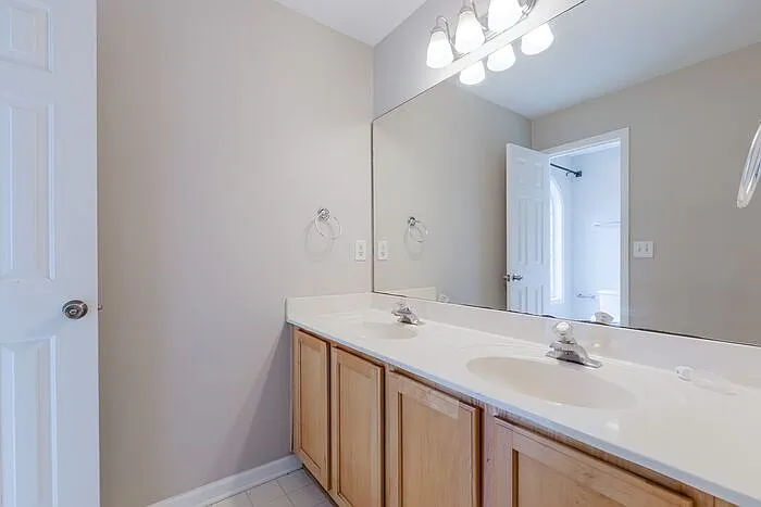 2148 Saint Albans Pl — Photo 23