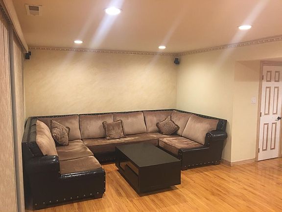 3rd image of 6336 Morse Ave
