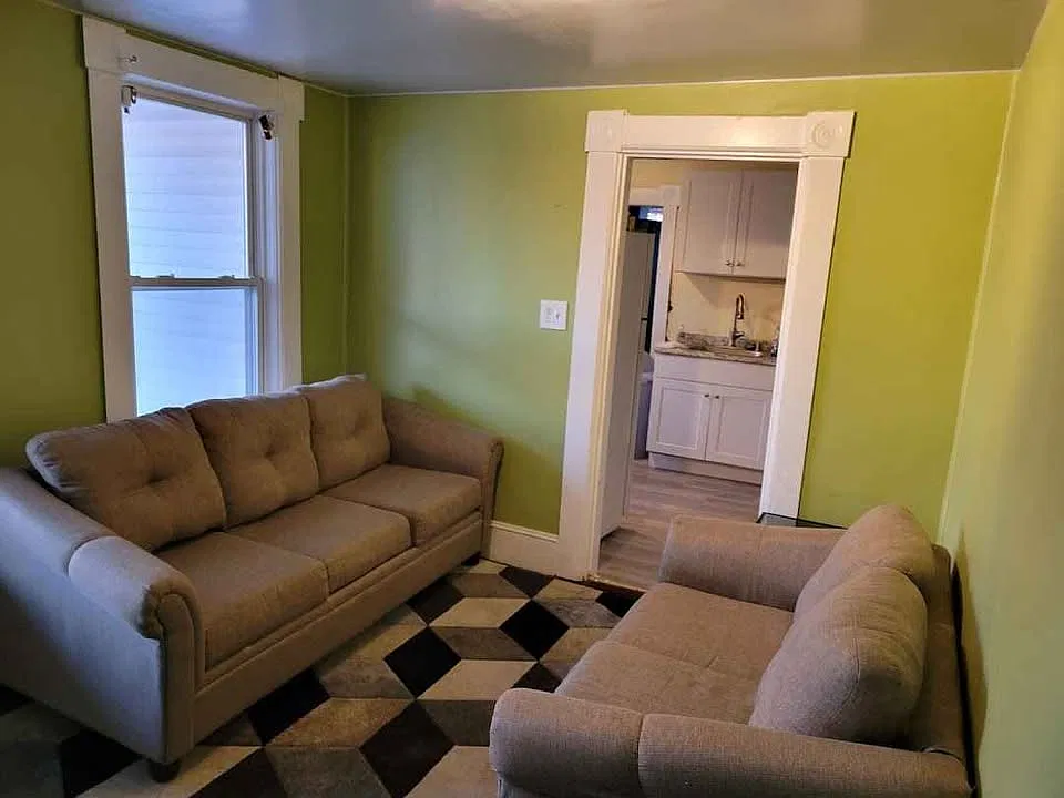3 bed, 1200 sqft, $2,200 — Photo 4