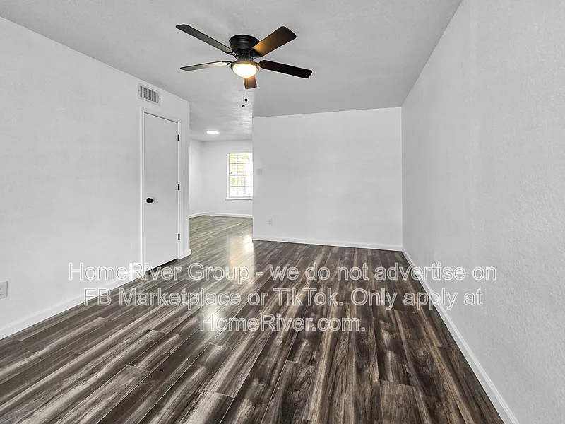 3 bed, 1.0 bath, 1007 sqft, $1,650 — Photo 4