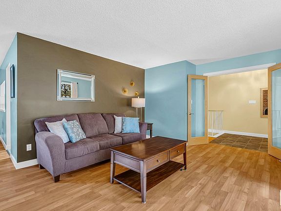 4th image of 93 Arbor Cres