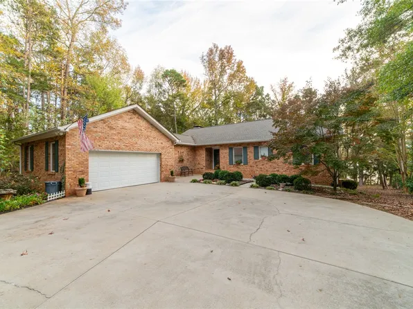 235 Riverlake Rd, Fair Play, SC 29643