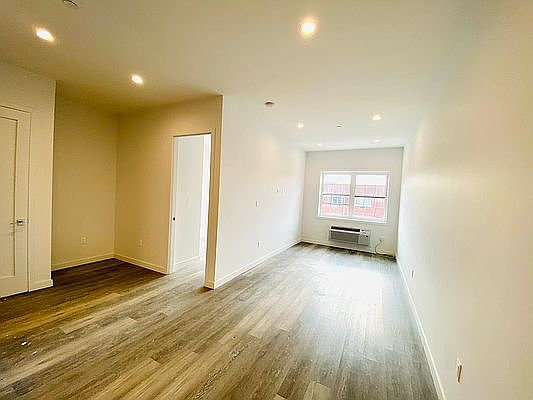 5th image of 1710 Park Pl #2A