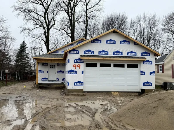 99 River St, Coopersville, MI 49404
