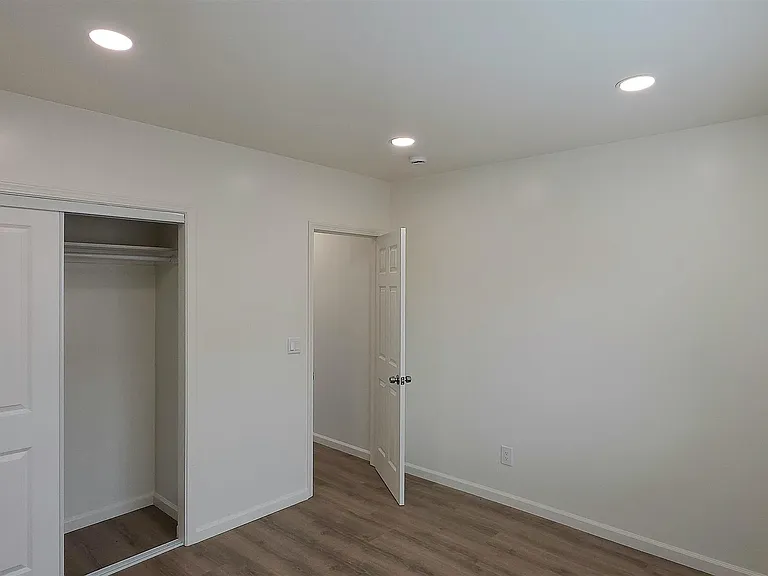 8836 Valencia St — Photo 15