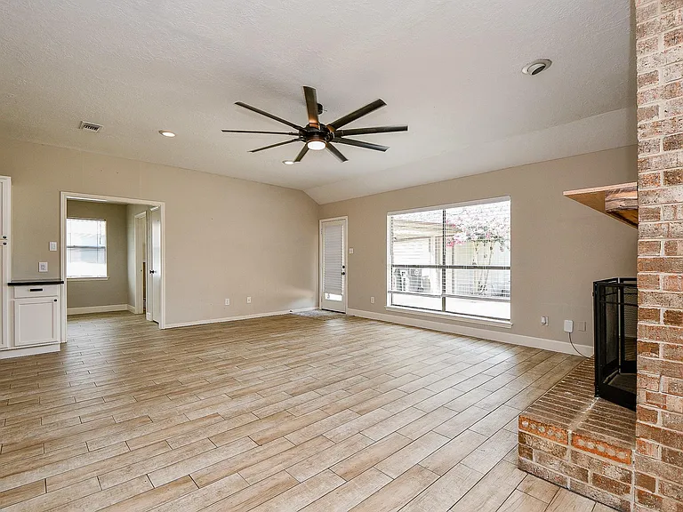 2803 Green Fields Dr — Photo 3
