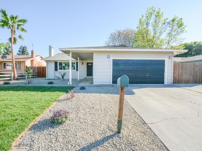 905 W F Street, Dixon, CA, 95620