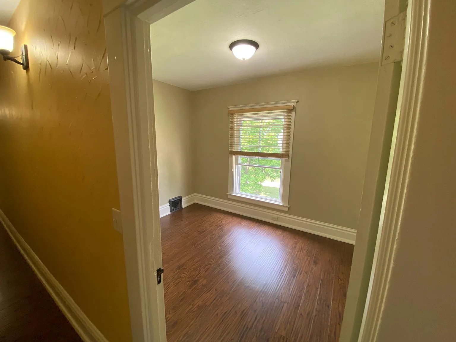 3 bed, 1400 sqft, $1,600 — Photo 2