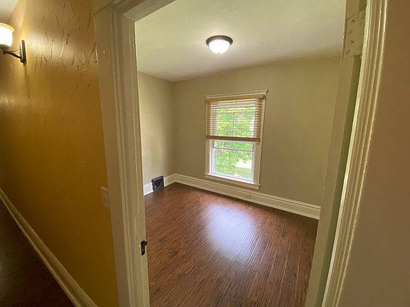 4th image of 569 Jefferson Ave SE #1