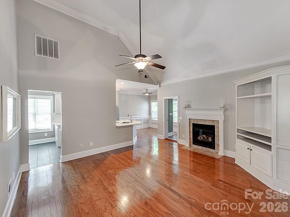 4th image of 783 Sloan St