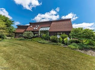 518 High Meadow Dr, Bull Valley, IL 60098