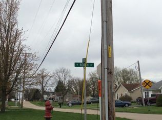 302 W North St, Creston, IL 60113