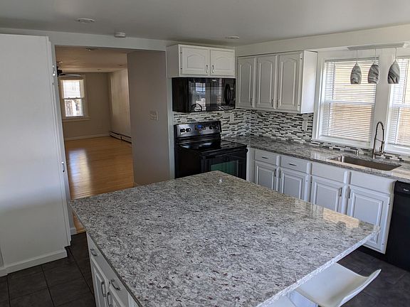3rd image of 50 E Walnut St