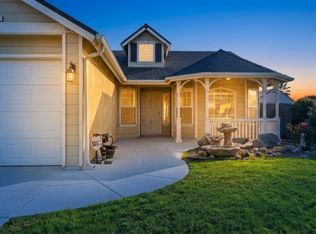 1095 W Saffron St, Hanford, CA 93230