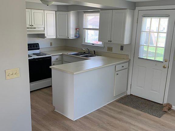 3rd image of 1523 Hazelwood Ln #1523