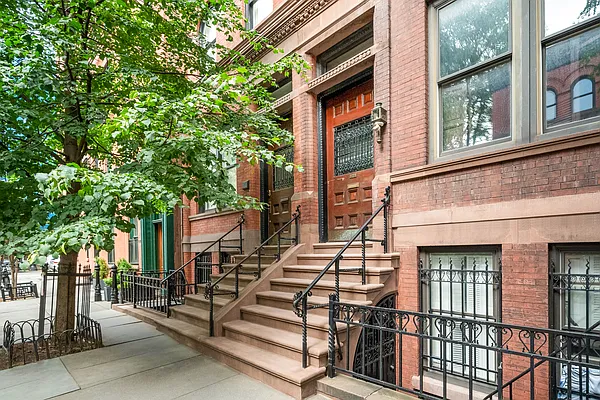 Sold by Douglas Elliman | media 10