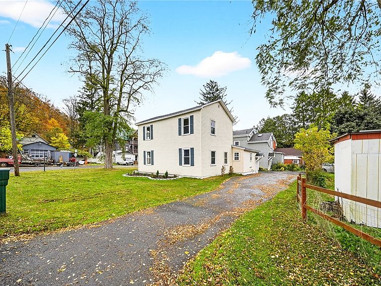 Listing photo 5