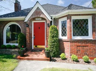 9721 8th Ave NE, Seattle, WA 98115