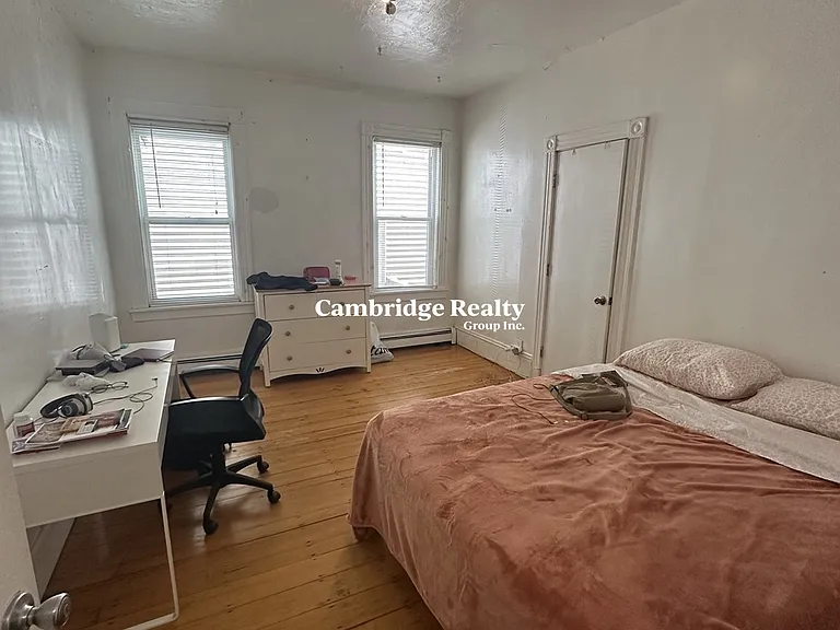 50 Fisher Ave #1T — Photo 4