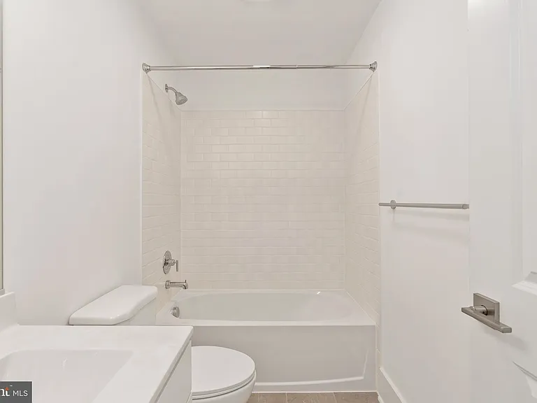 9207 Forkleaf Oak Dr — Photo 43