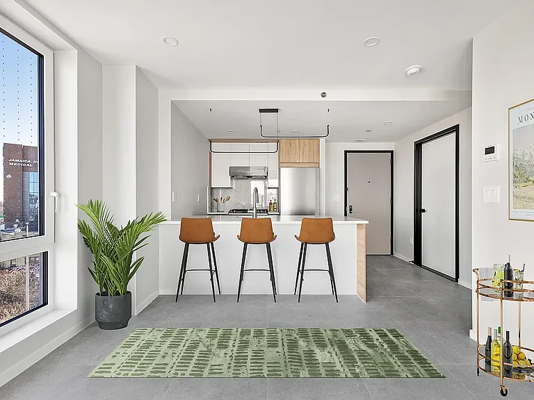 13277 Metropolitan Ave #8B — Photo 2