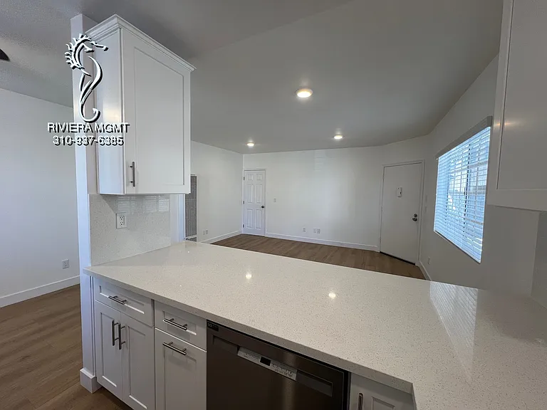927 W 10th St #1 — Photo 10