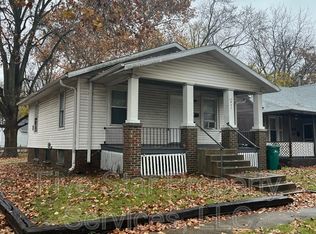 831 S 14th St, Springfield, IL 62703