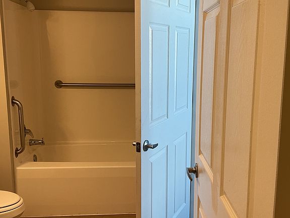 5th image of 406 Howard St #850f15fa3