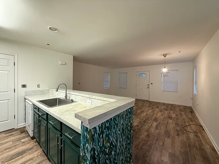 379 Sharpe St — Photo 10