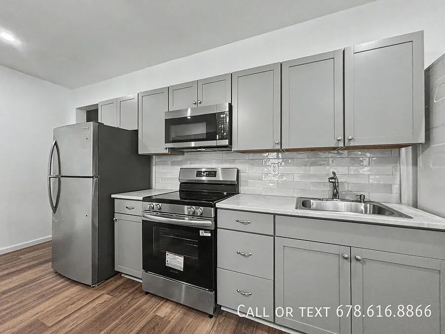 Spacious Lower-Level Apartment | Utilities Included | Private Entrance — Photo 4