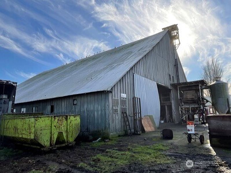 4th image of 1888 Towne Road