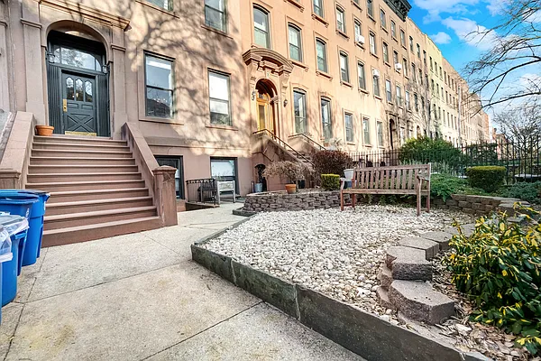 Rented by Twyford Real Estate | media 11