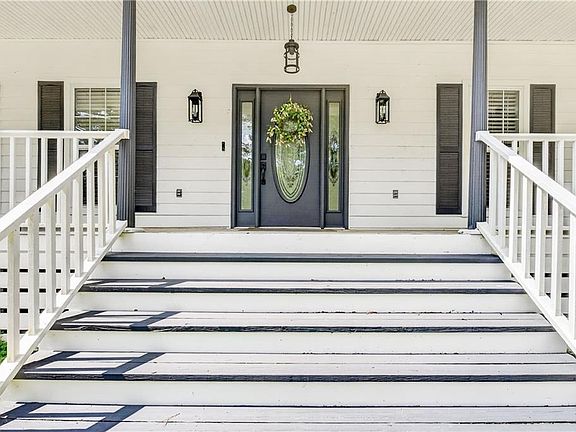 2nd image of 3875 Patricia Dr