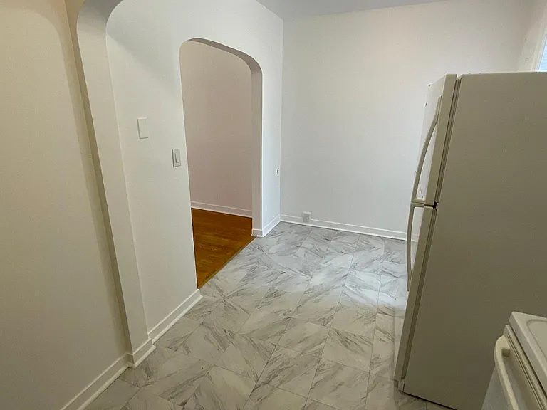 325 Summit Ave E #12 — Photo 6