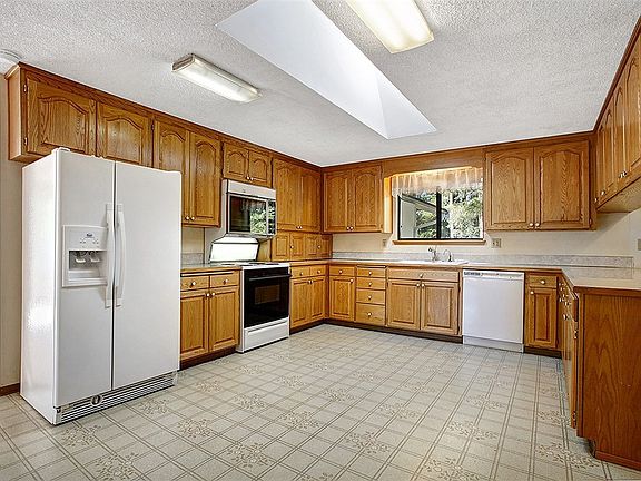 5th image of 1720 162nd St S