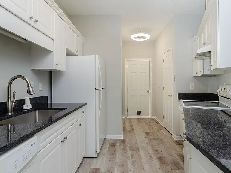 6464 Bradbury Ct — Photo 11