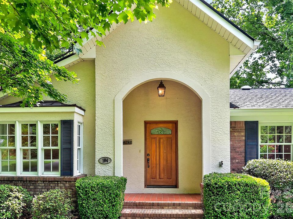 1st image of 104 Valley Vista Dr
