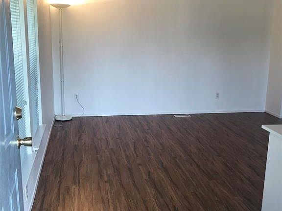 4th image of 801 Golden West Dr