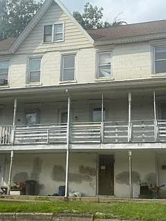 3 bed, 1.0 bath, 850 sqft, $1,200 — Photo 1