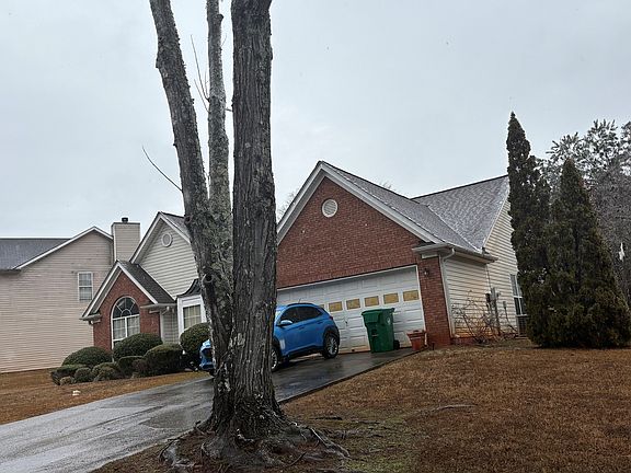 3rd image of 5792 Lakeview Cir