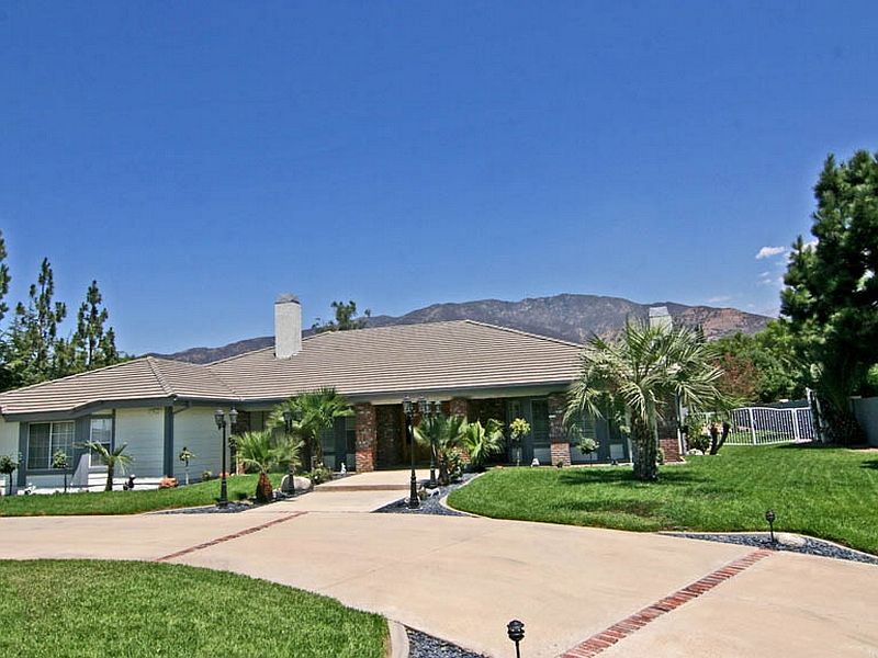 1st image of 1037 Canton Cir