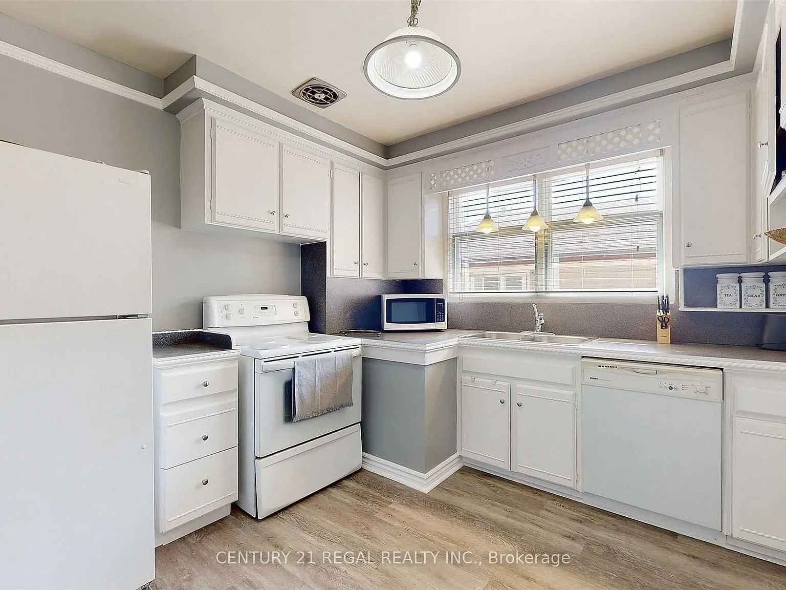3 bed, $2,300 — Photo 3