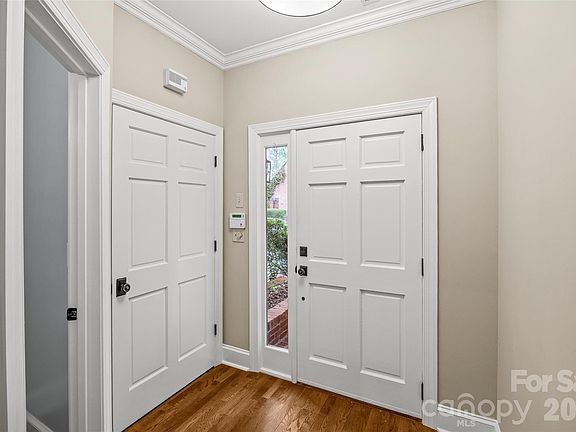 4th image of 6029 Sharon Rd