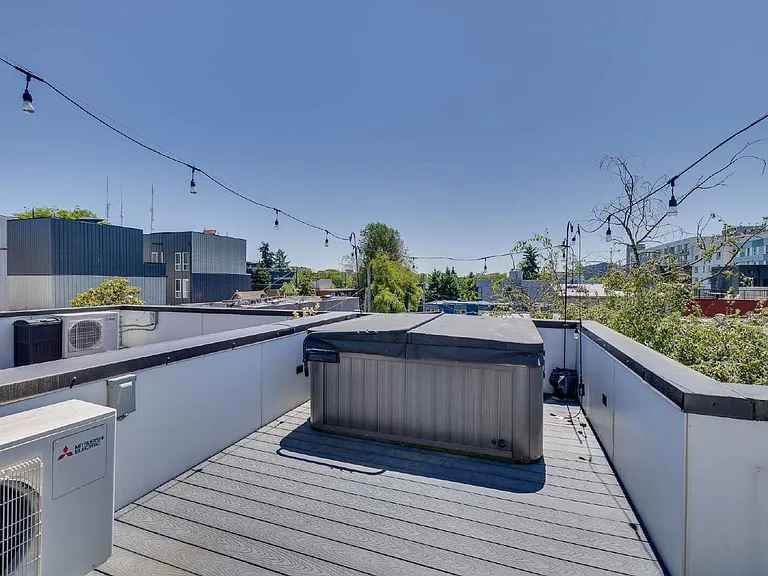 216 10th Ave E — Photo 19