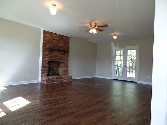 5th image of 1015 Windwood Dr
