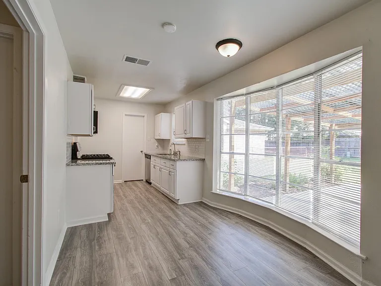 15611 La Casa Ln — Photo 13