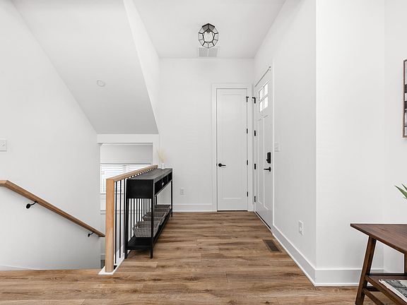 5th image of 1910 N Park Ave