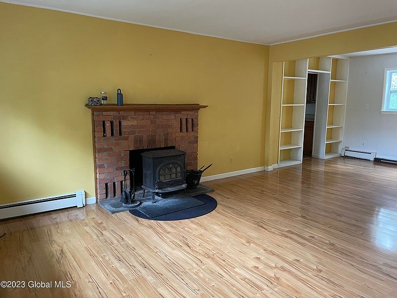 5th image of 27 Knob Hill Road