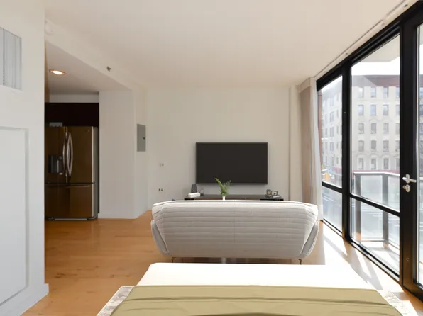 215 Avenue B 3C image 2 of 25
