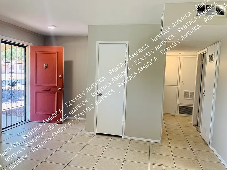 11433 N Hagen Dr — Photo 12